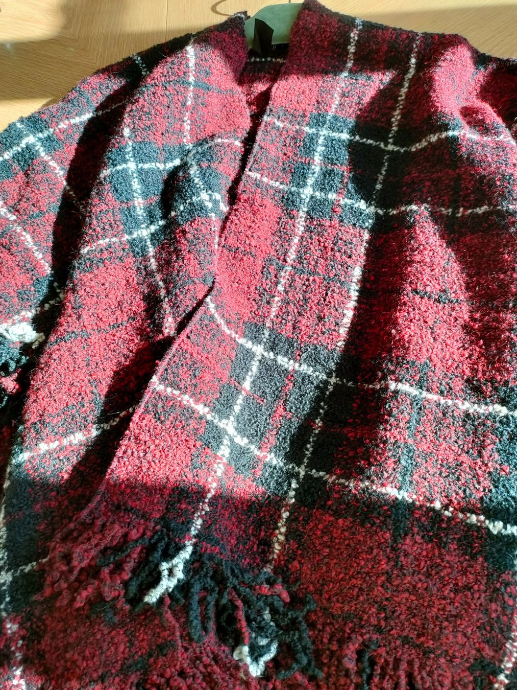 Foulard & Sciarpe: Poncho Vignali – Usato da Brugg AG venduto da Mashaba 6
