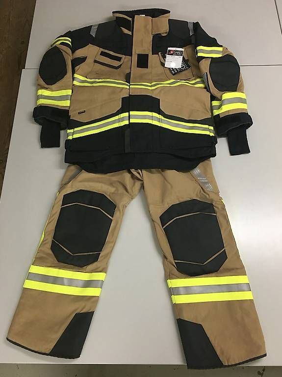 Lotti di vestiti: Brandschutzjacke- und Hose S-Gard – Usato da Hermrigen venduto da Grischu3906