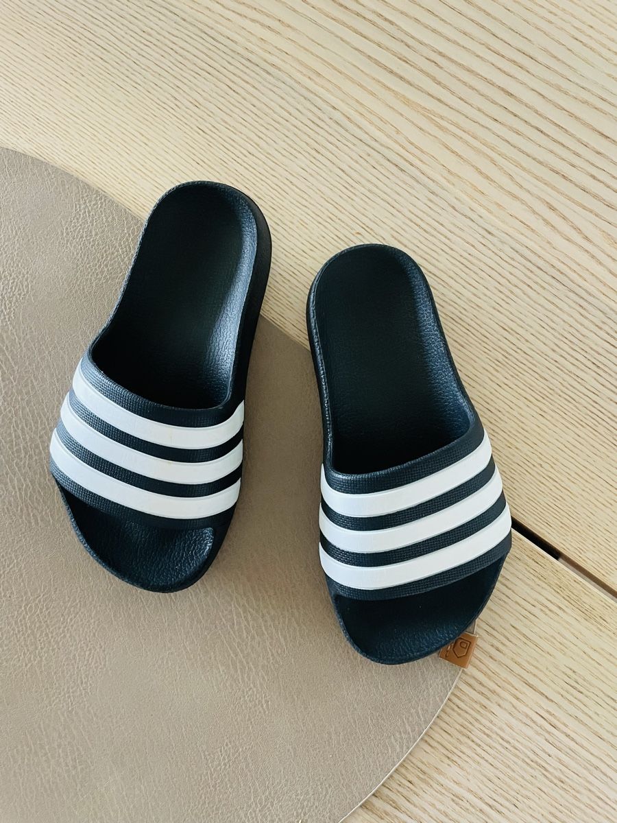 Adidas Scarpe per ragazzi: Adiletten Grösse 29 – Usato da Oberneunforn venduto da Jonasdietschi