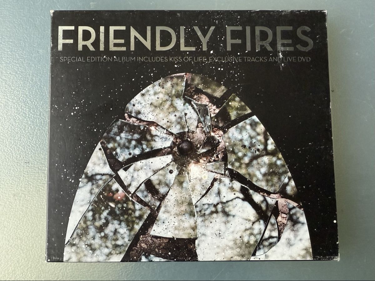 CD: Friendly Fires - Album + Live DVD - Special Edition – Usato da Oberried Brienz venduto da Chyara