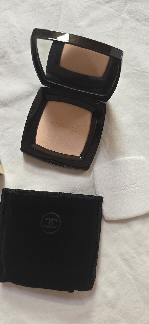 Chanel Maquillage: CHANEL POUDRE UNIVERSELLE COMPACTE 55 PECHE – Neuf avec emballage d'origine à Martigny par zin_y9tt 1