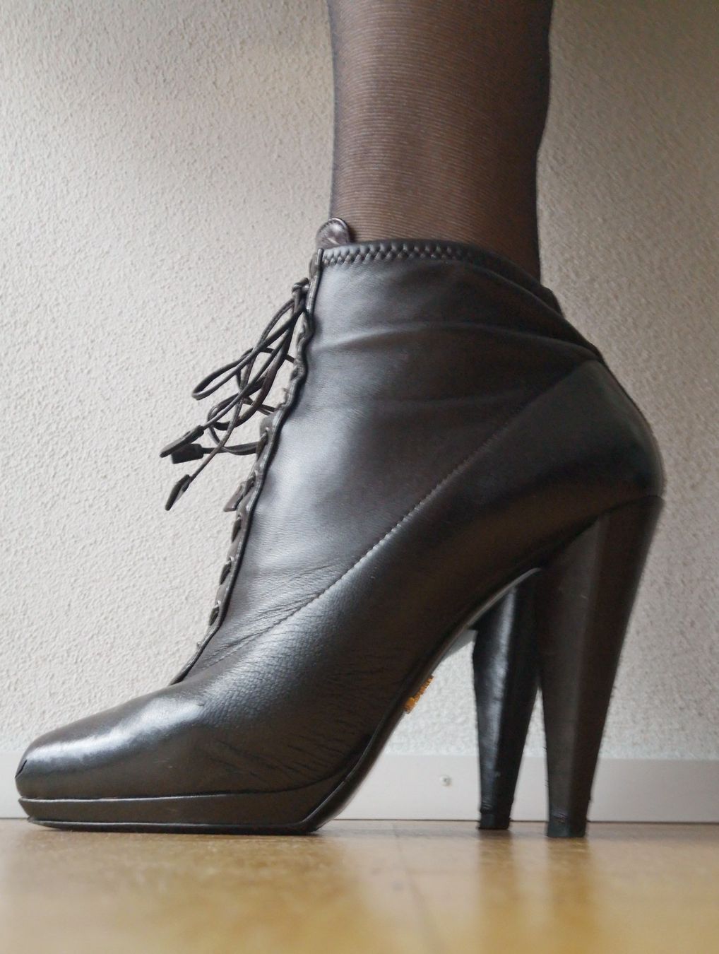 Prada Scarpe da donna: PRADA Highheels Boots / Stiefeletten / Leder /Gr. 40 – Usato da Otelfingen venduto da len_x8cg 1