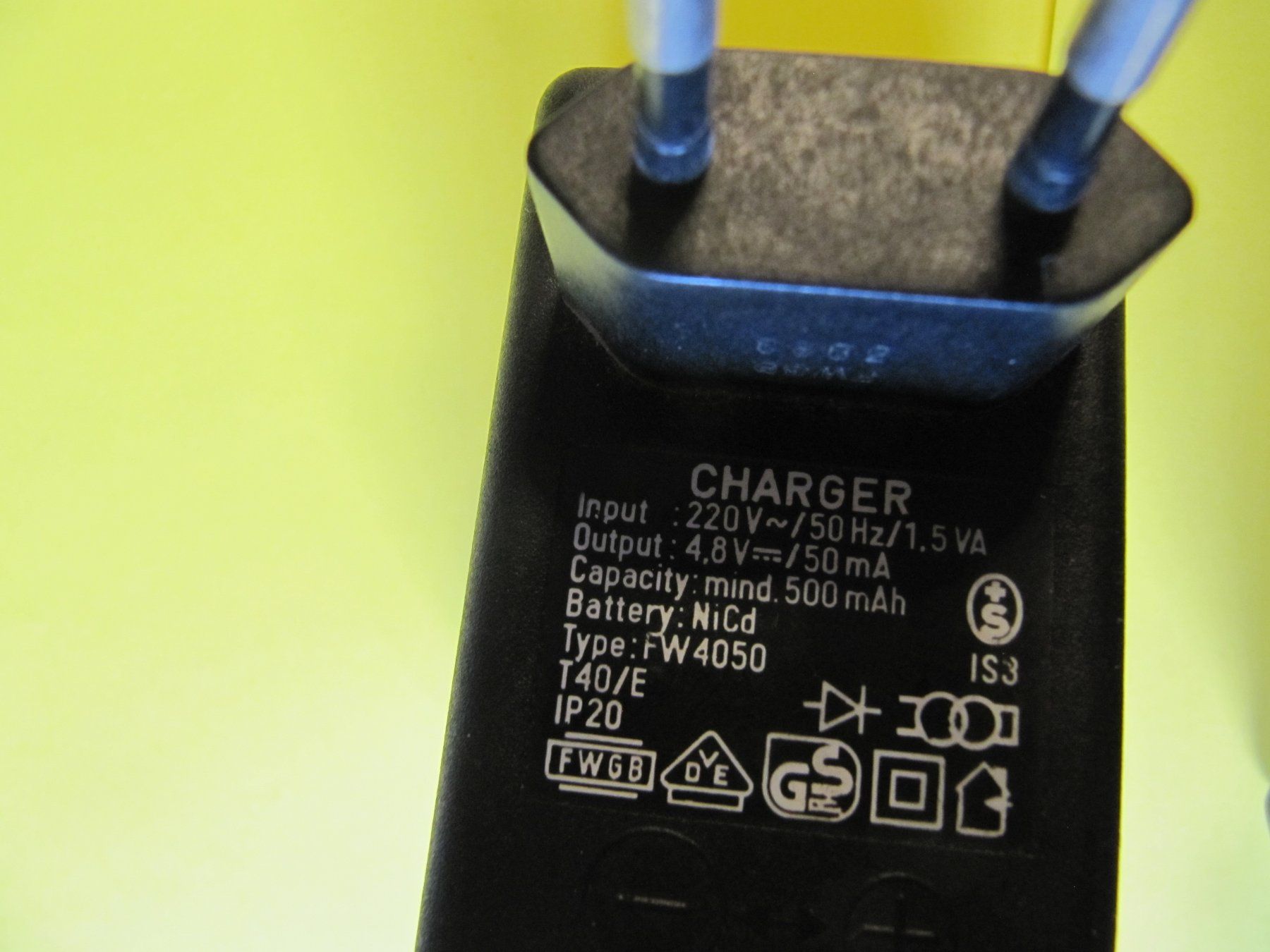 Akkus & Batterien: Batteriladestecker NICd und  NI.MH/Ni-Cd – Gebraucht aus Basel von Kuba2 1