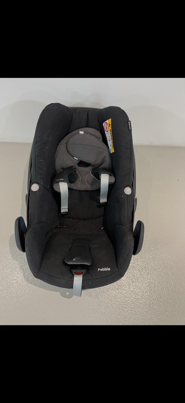 Maxi-Cosi Auto-Kindersitze: Maxi-Cosi Pebble Kindersitz schwarz – Gebraucht aus Kilchberg ZH von TanniTanni