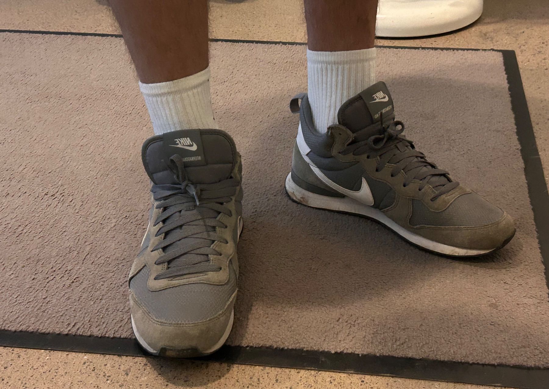 Nike Chaussures hommes: Nike Schuh, graugrün – D'occasion à Zürich par Facellas 5
