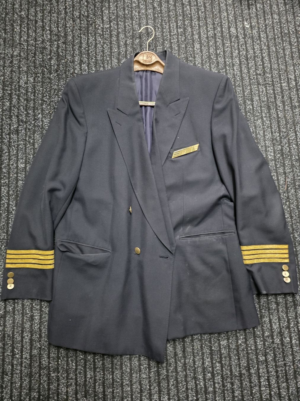 Swissair Uniformi: Piloten Uniform Jacket Swissair?? – Usato da Dorf venduto da Echo_Elements