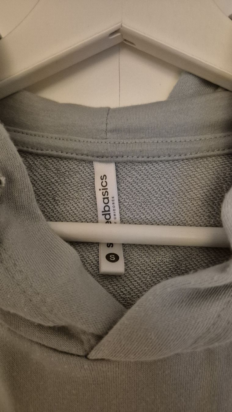 Maglioni & Felpe: Kapuzenpullover hellblau Grösse S guter Zustand – Usato da St. Gallen venduto da justmeeee 1