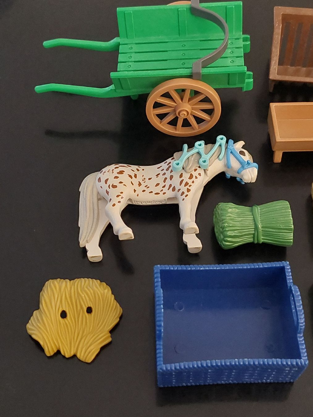 Playmobil Giocattoli: Playmobil Pony mit  Handkarren, Stroh usw. – Usato da Zetzwil venduto da lanst08 2