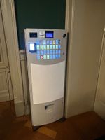 Zigarettenautomat mit Notenleser und Kartenterminal