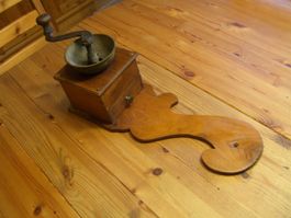 sehr schöne antike Kaffeemühle