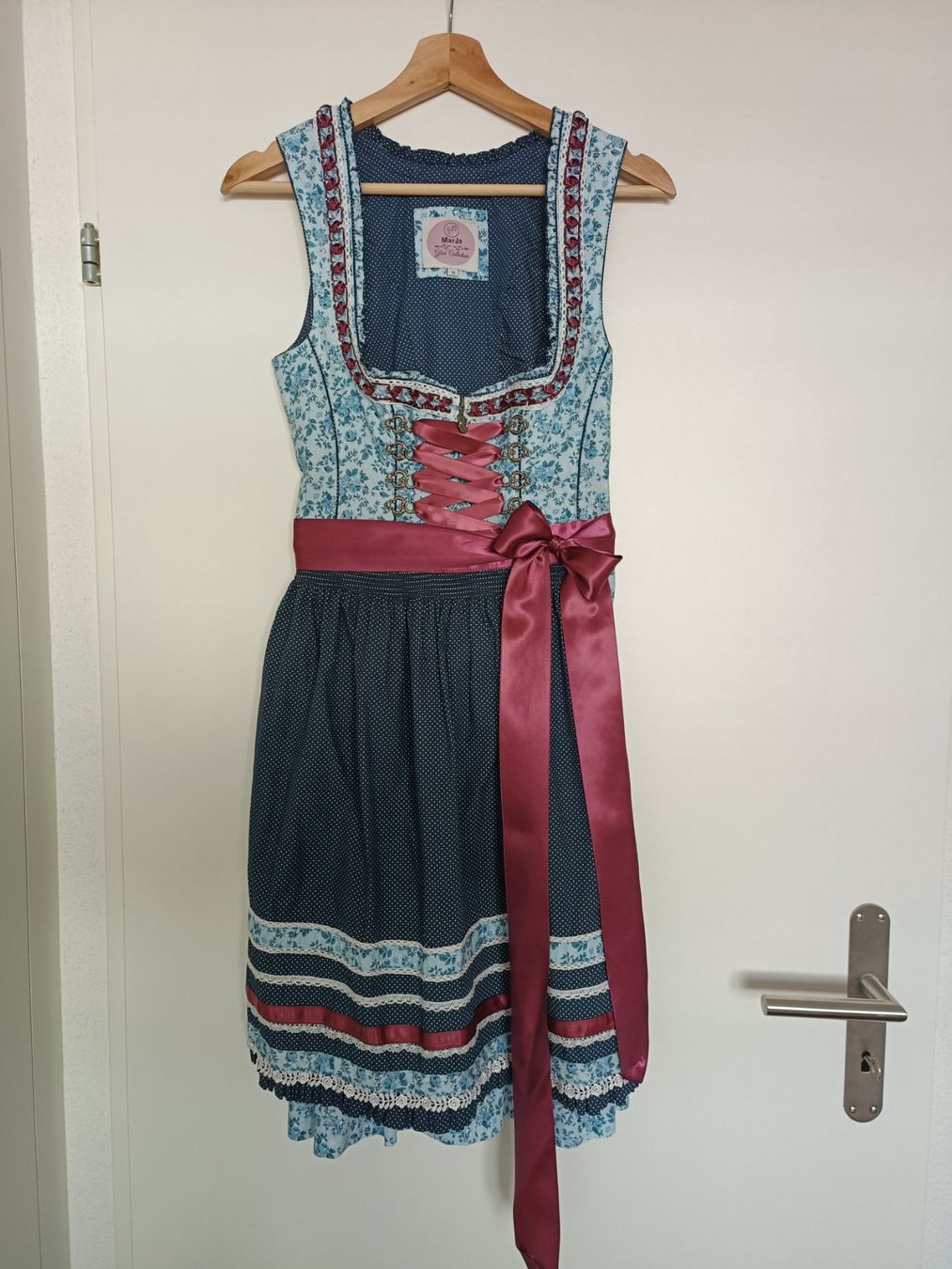 Costumi: Dirndl Marjo Gr. 36 mit Dirndlbluse – Usato da Mühlau venduto da Jolanda_T 4
