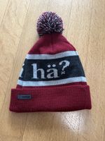 Bonnet HAE rouge et gris avec ponpon