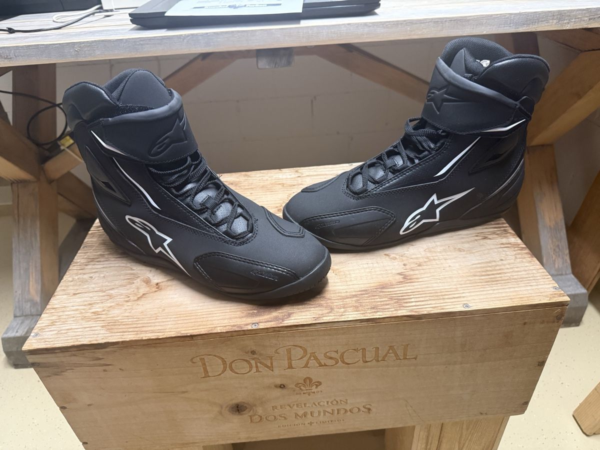 AGV Helme & Visiere: Motorradhelm und Motorradschuhe  – Gebraucht aus Melchnau von dav_9nqj 8