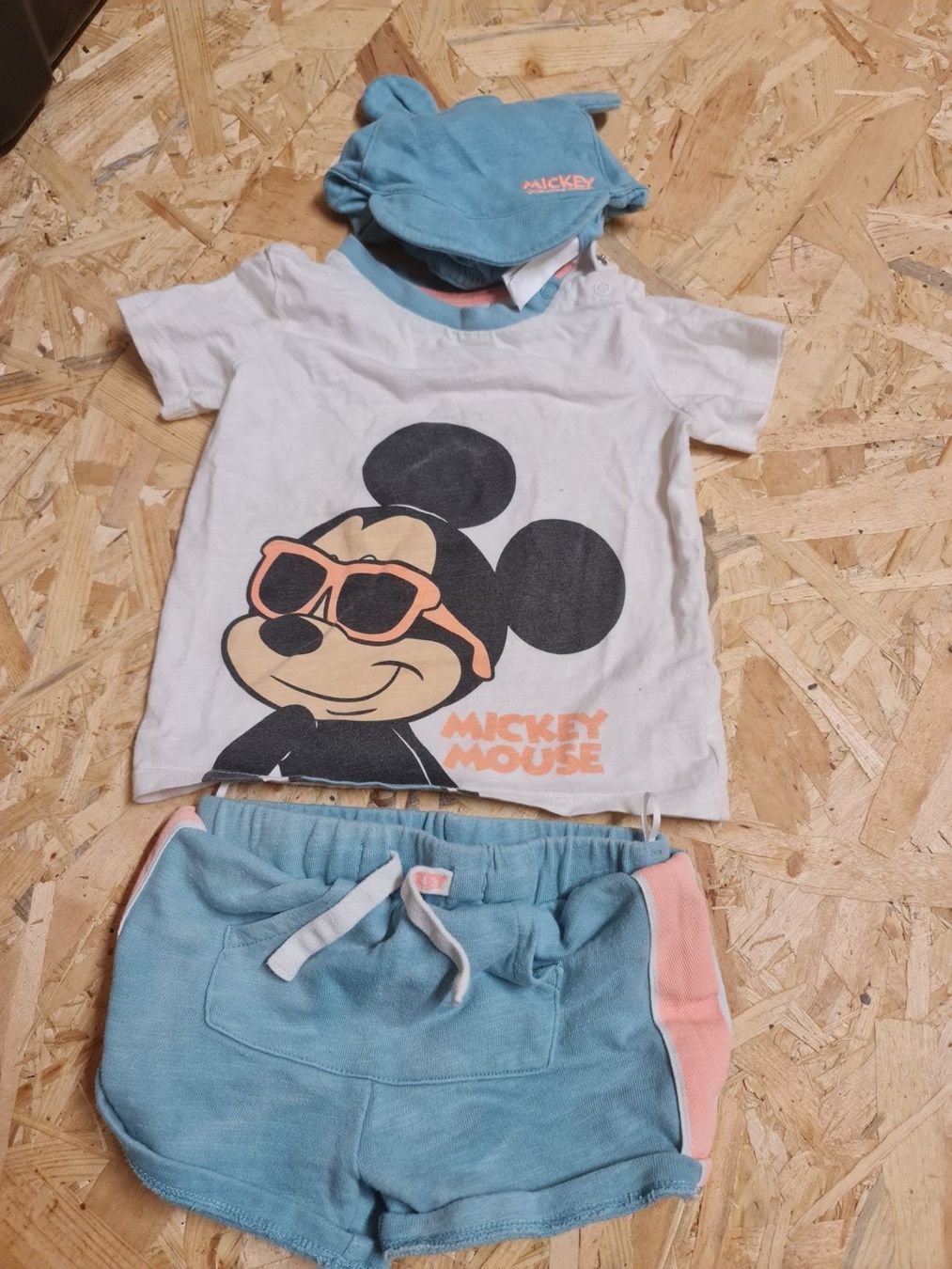 C&A Lotti & Set di vestiti: Disney Mickey Mouse Set 92 – Usato da Berg TG venduto da lisboa.sky