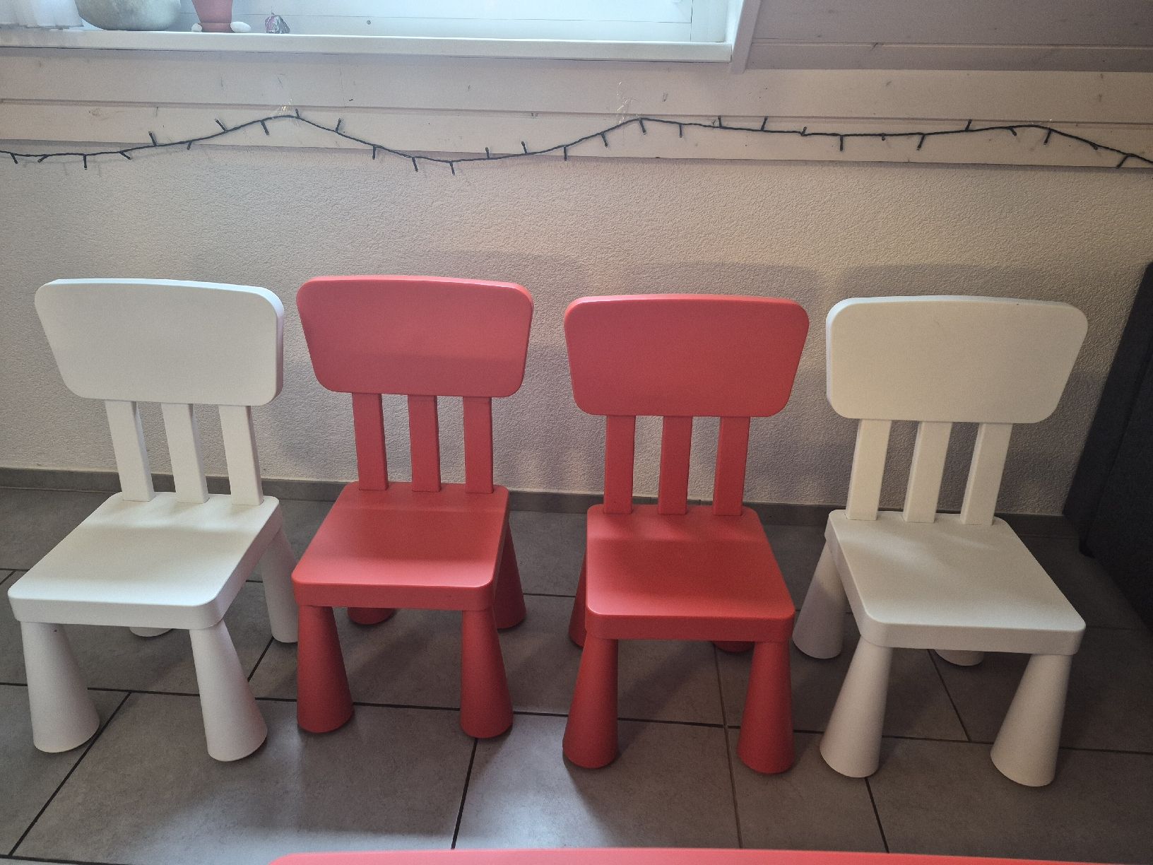 Ikea Tische: IKEA Mammut Children Table and 4 Chairs Red White Set – Gebraucht aus Würenlingen von neu_8yr5 2