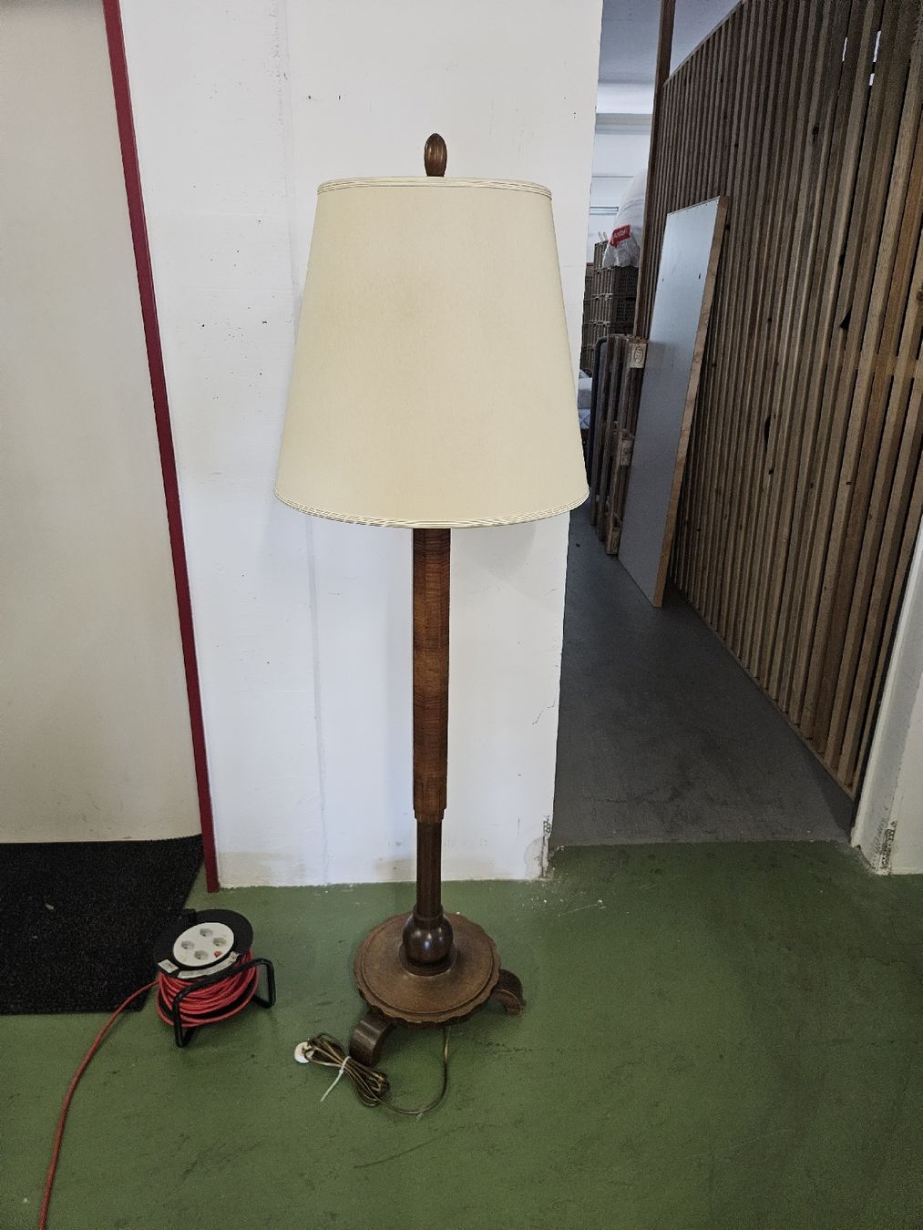 Lampes: Mid-Century Stehlampe  – D'occasion à Pratteln par Cartonsducoeur_bl