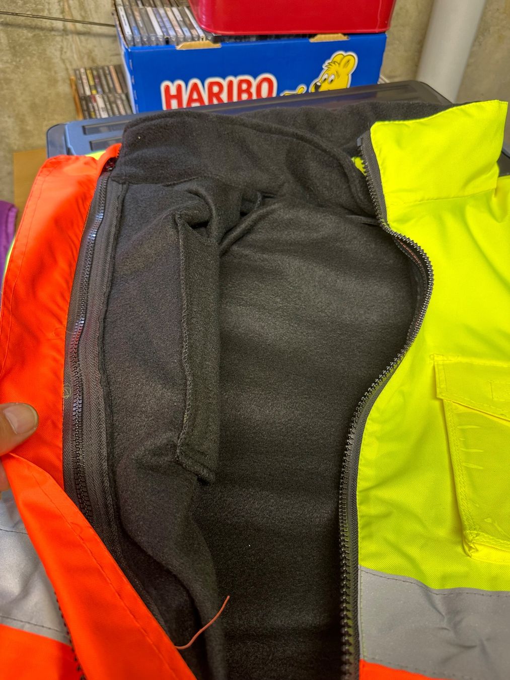 Vestes: Winterjacke/Sicherheitsjacke – Neuf (Voir description) à Riedholz par MaYv2014 2