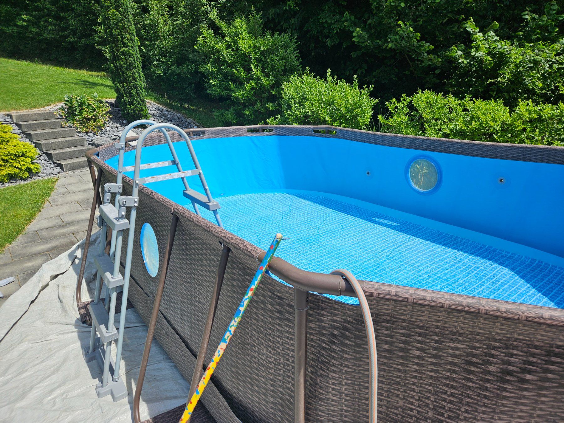 Bestway Piscine: Bestway Pool in Rattanoptik mit Sandfilterpumpe – Usato da Hüntwangen venduto da Baileyn 1