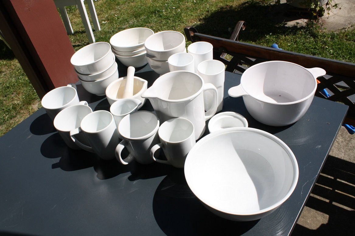 Set di piatti: Geschirr in weiss diverses – Usato da zuchwil venduto da parson65