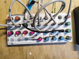 Modern Sounds Pluto Semimodularer Synthesizer