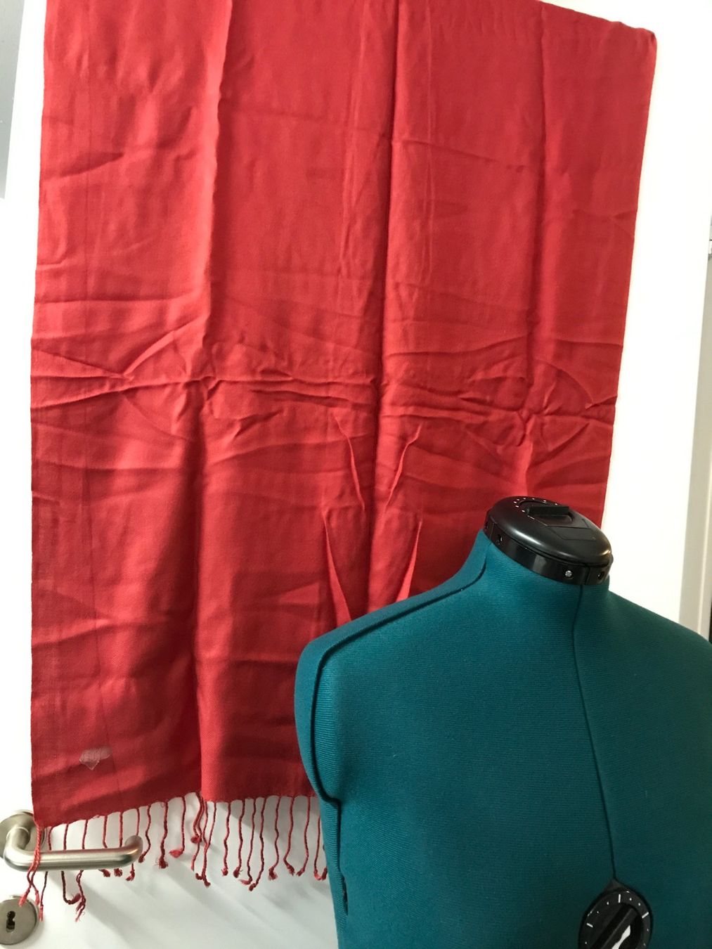 Foulard & Sciarpe: Schicker roter Schal   ca 68 x 200cm – Usato da Guntershausen venduto da Gloominati