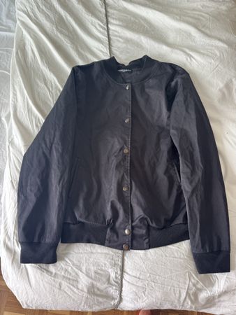 Veste bomber Brandy Melville noir en bon état général