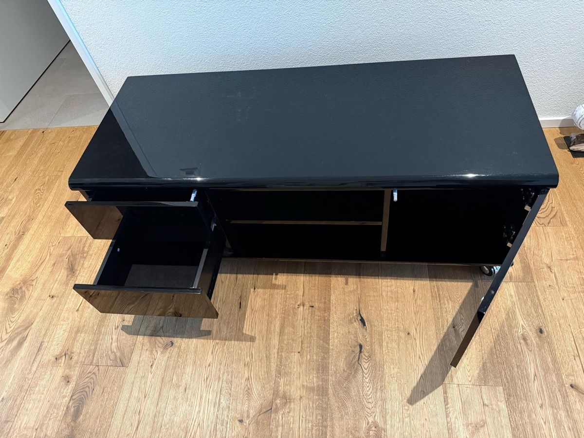 Mobili TV: TV Möbel schwarz hochglanz – Usato da Buchs LU venduto da pogi01 1