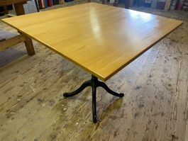 Beizentisch , Esstisch Bistrotisch ,  antiken Gussbein-Fuss