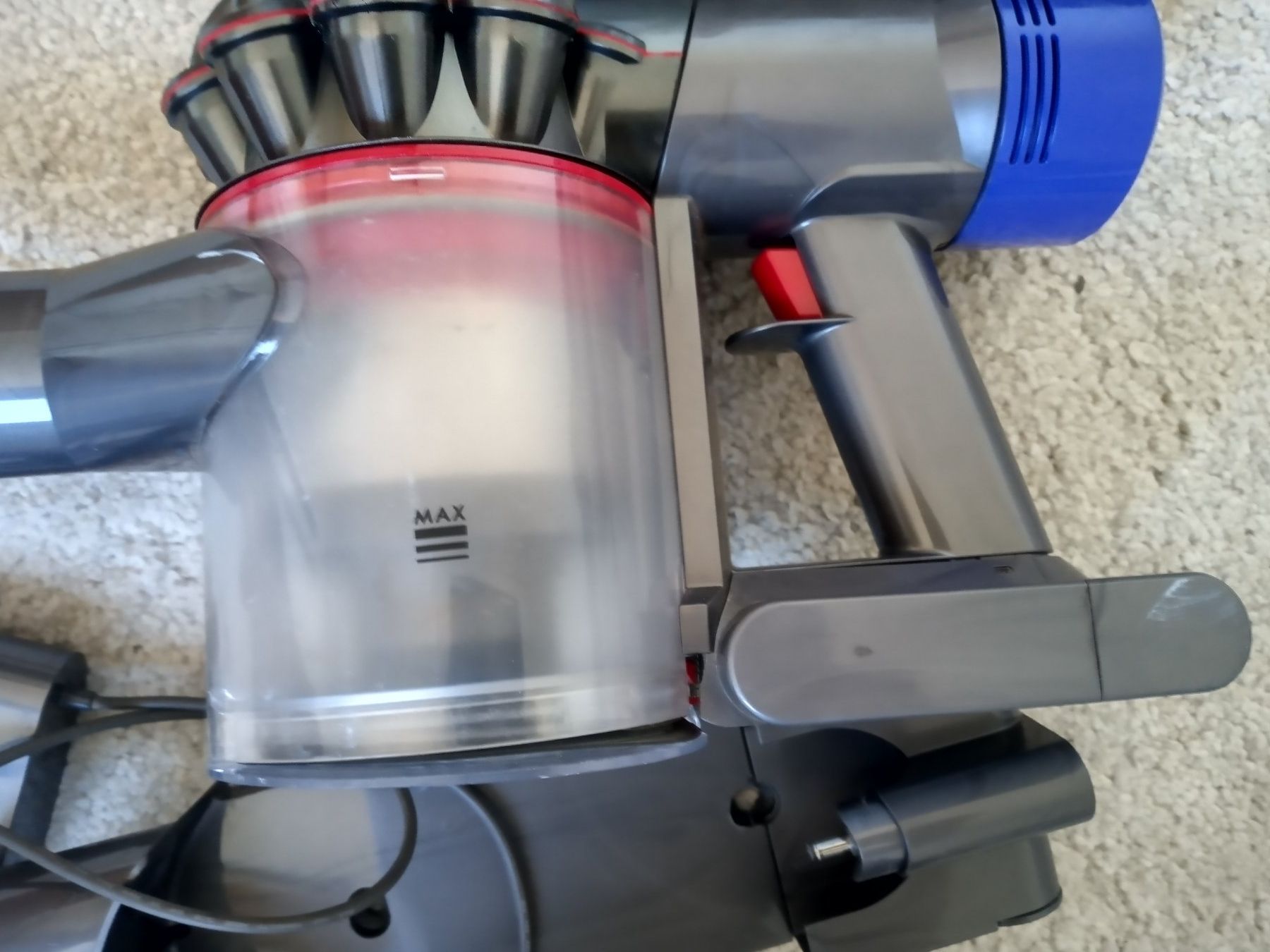 Dyson Aspirateurs & Accessoires: Handstaubsauger Dyson V8 – D'occasion à Prez-vers-Siviriez par Monija70 3