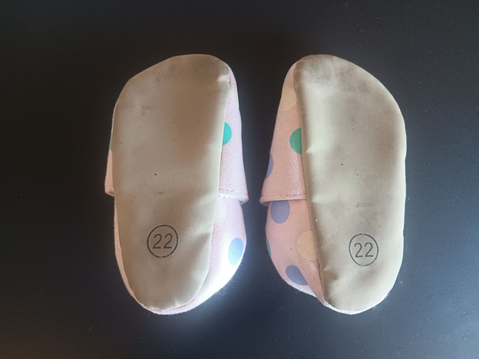 Scarpe per ragazzi: pantoufles enfant taille 22 – Usato da Lausanne venduto da Grabock 1