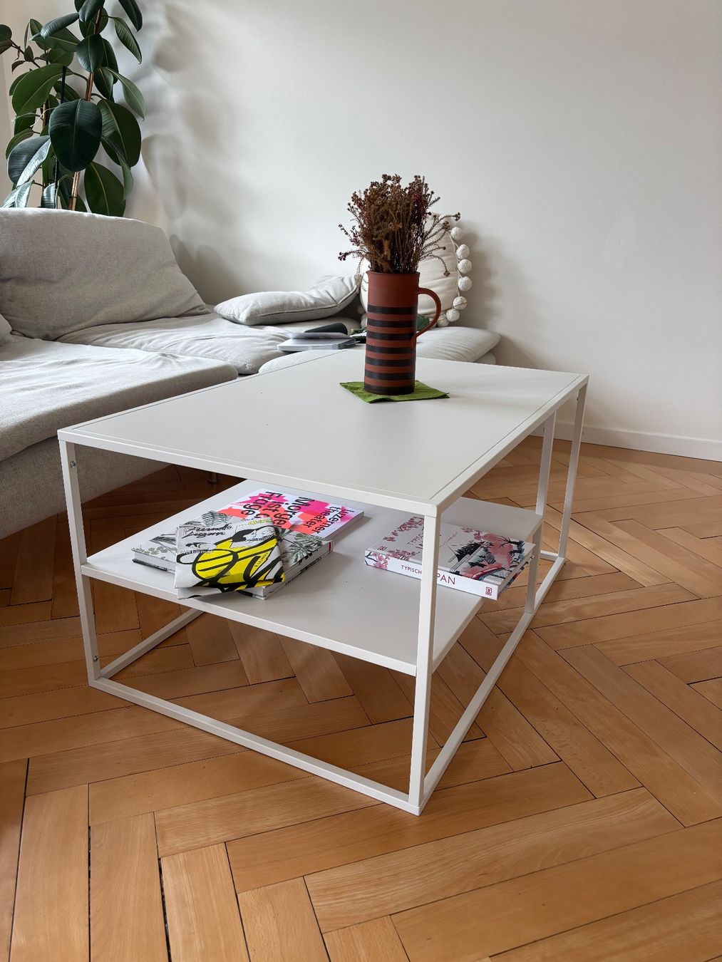 Tavoli: Sofatisch / Couchtisch weiss – Usato da Luzern venduto da aar_f95x