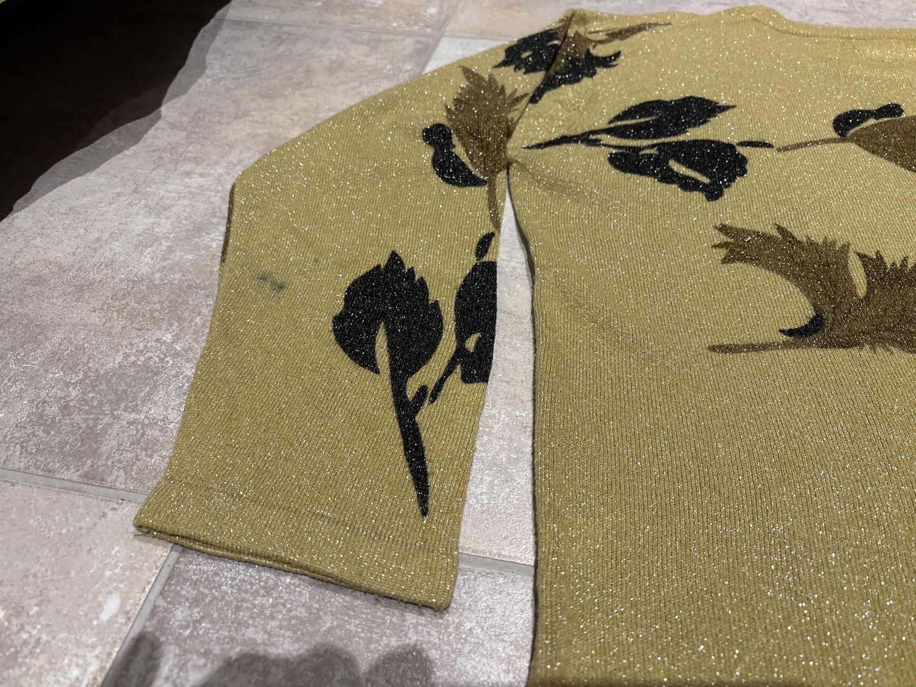 Maglioni & Felpe: Goldener Glitzerpullover mit Blätter Muster – Usato da Bülach venduto da Jackybabue 2
