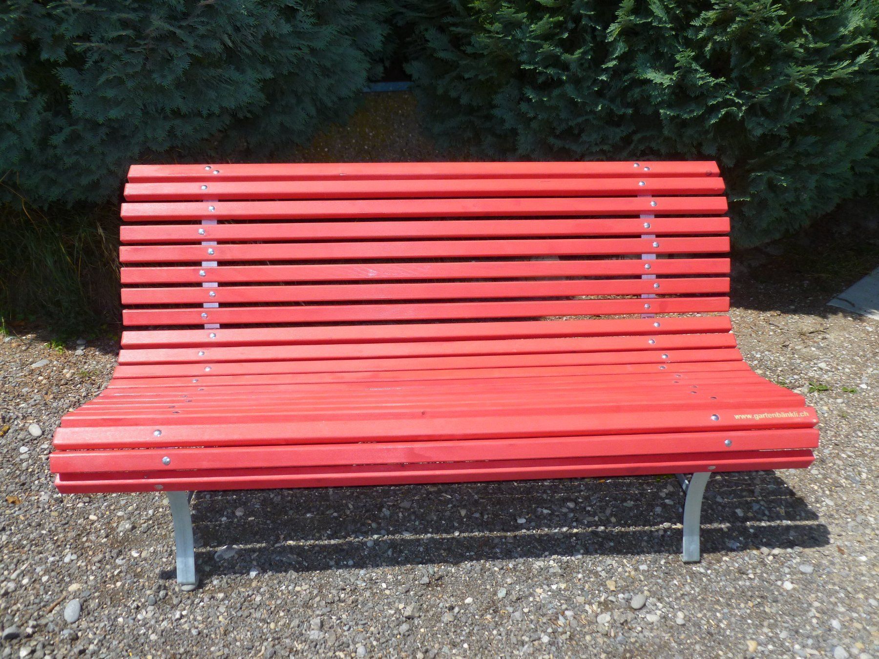 Panchine: Das klassisch rote Gartenbänkli – Nuovo e nell'imballaggio originale da Weiningen TG venduto da gartenbaenkli