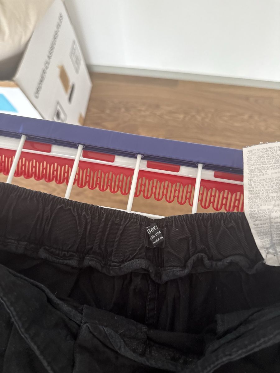 Bershka Pantaloni: Schwarze Bershka Hose Grösse 38 – Difettoso da Zürich venduto da bia_6kmj 3