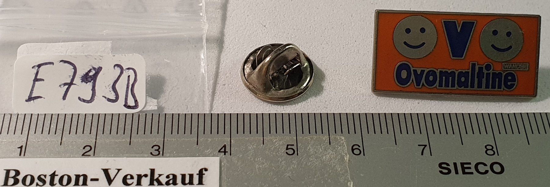 Ovomaltine Placchette & Badge: E793B - Pin OVO Ovomaltine - silberig – Usato da Reinach BL venduto da Boston-Verkauf 1