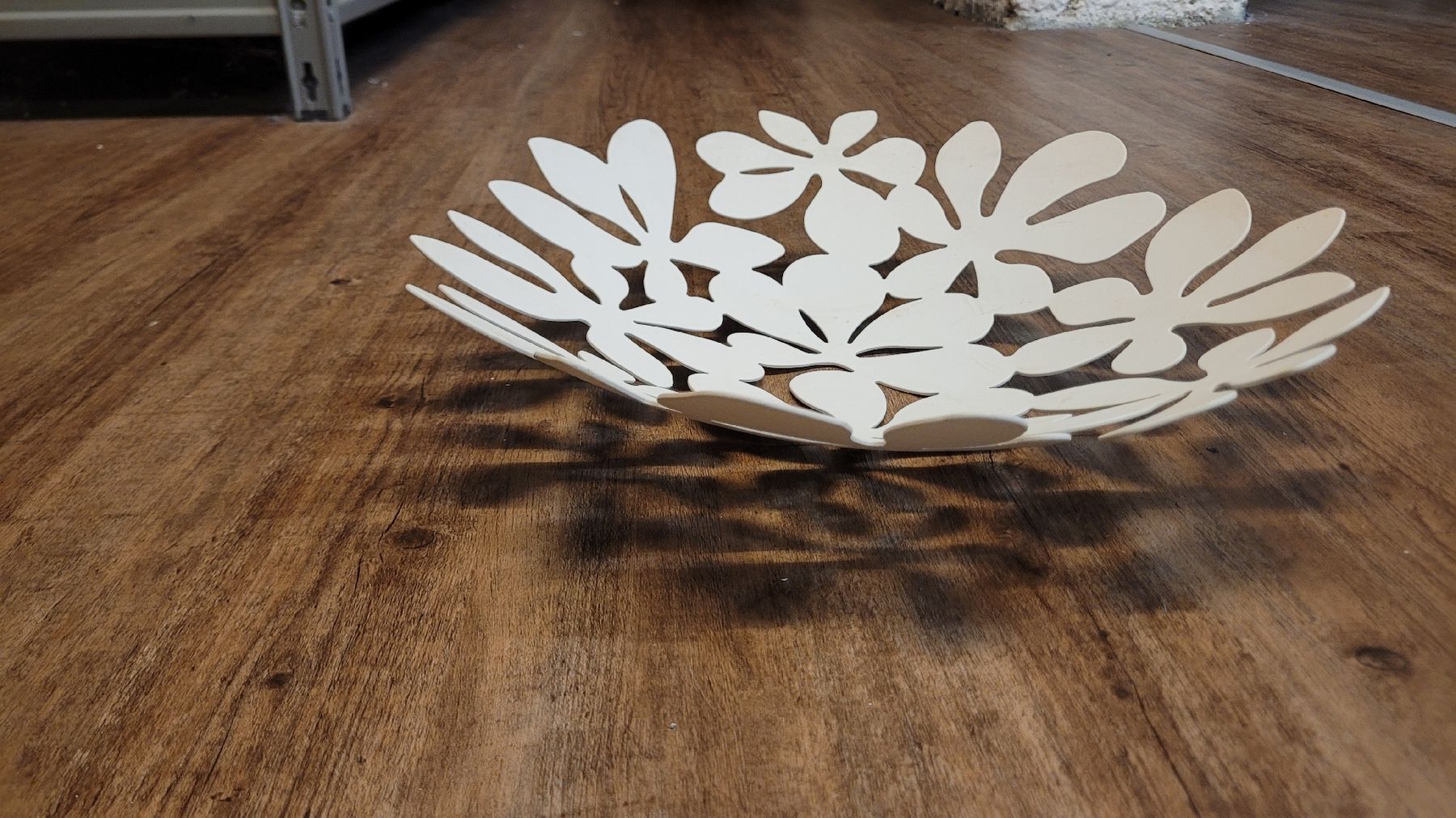 Ikea Coupes: Dekoschale von IKEA, weiss, mit Blumenmuster – D'occasion à Würenlos par nobless22 2