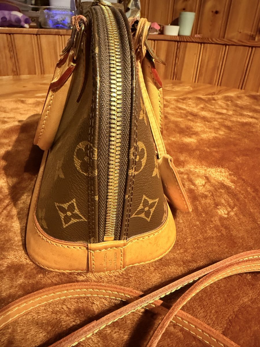 Louis Vuitton Sacs femmes: Louis Vuitton Alma BB Monogram Canvas handbag used – D'occasion à Troistorrents par gen_55p7 2