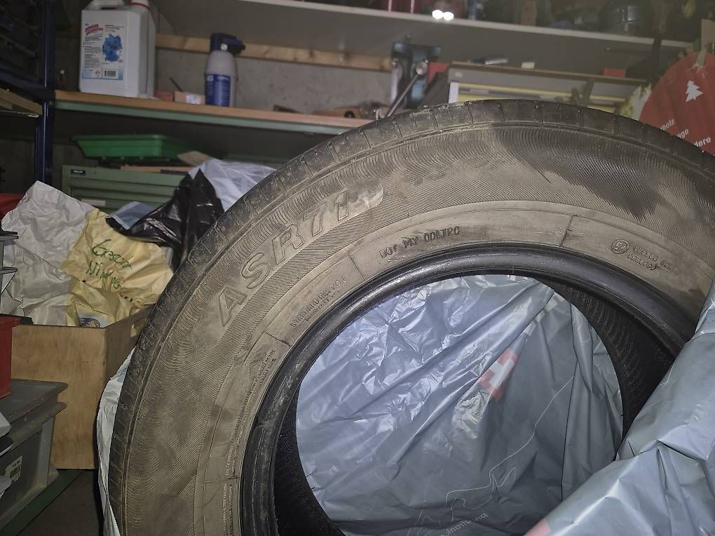 Pneus & Kompletträder: Sommerpneu 235/65 R16C – Gebraucht aus Chur von Markeroni 1