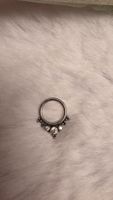 Silbernes Septumpiercing