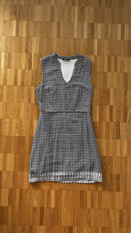Robes: Elegantes gemustertes Kleid Gr. 36 – D'occasion à Basel par R__Mueller 2