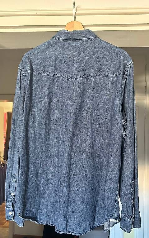 Hemden: Levi's Jeanshemd, dunkelblau, Grösse XL – Gebraucht aus Biel/Bienne von ste_8vdy 1