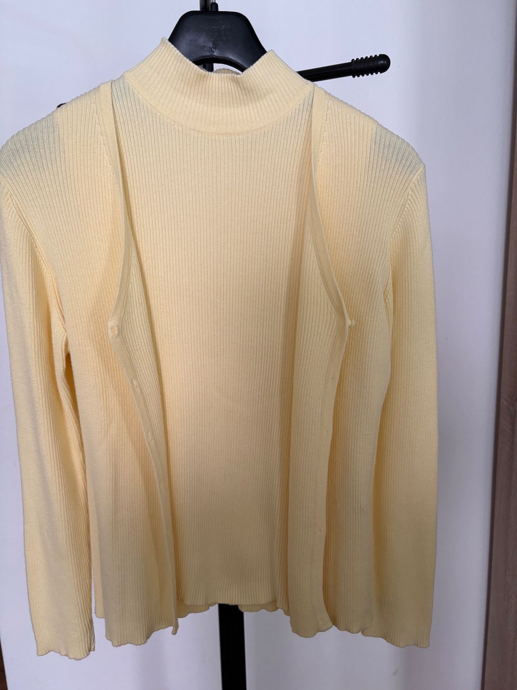 Lotti di vestiti: Jacke und T- Shirt – Usato da Zürich venduto da luc_2t2q 3