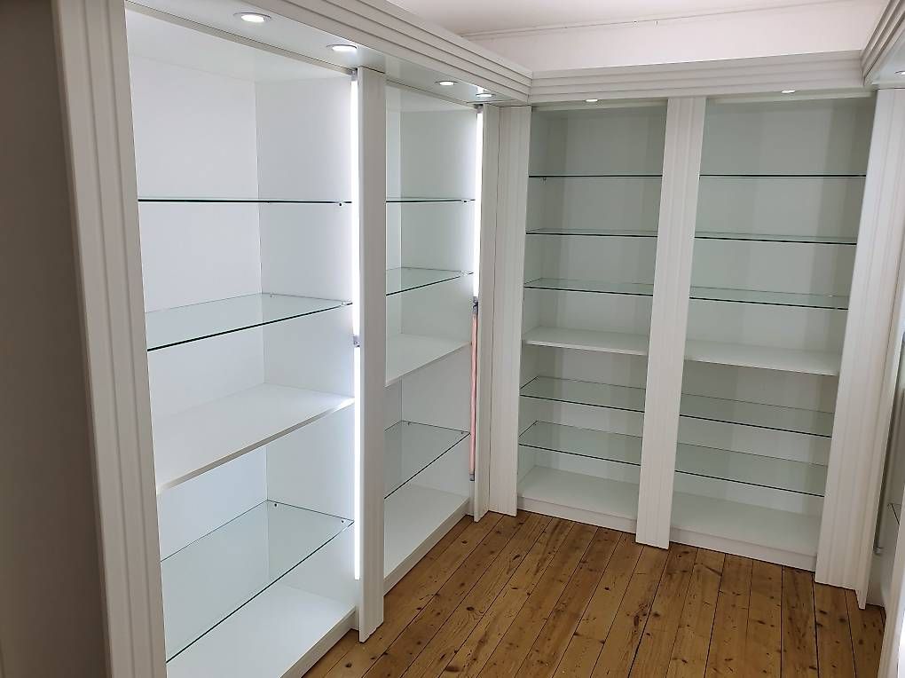 Scaffali: ELEGANTE ARREDAMENTO PER NEGOZIO – Usato da Sementina venduto da cescacachi 2