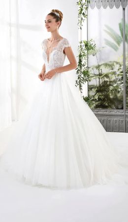 Wunderschönes Brautkleid mit Spitze, Tüll und Perlen 👰