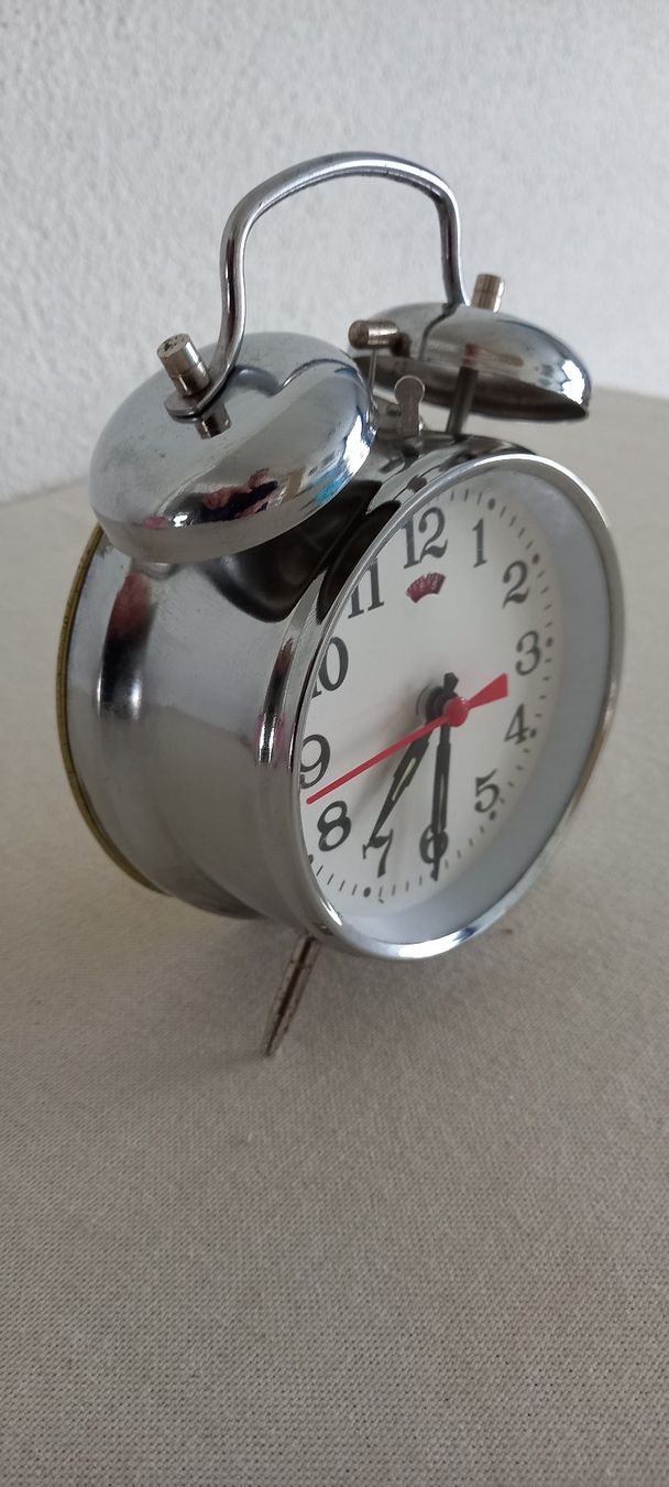 Sveglie: Glockenwecker Retro silber mit Licht, Durchmesser 11,5cm – Usato da Thun venduto da Nordkapp 3