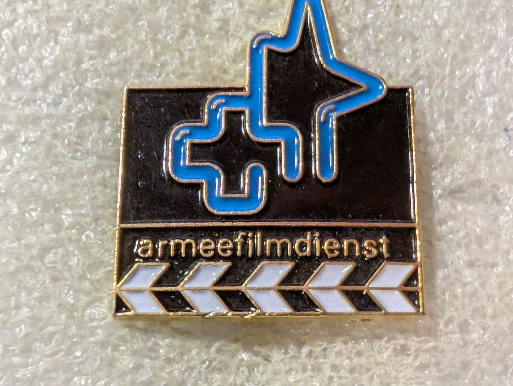 Placchette & Badge: Ansteckpin 180: Armeefilmdienst – Usato da Oppligen venduto da Pin-Fall-Shop