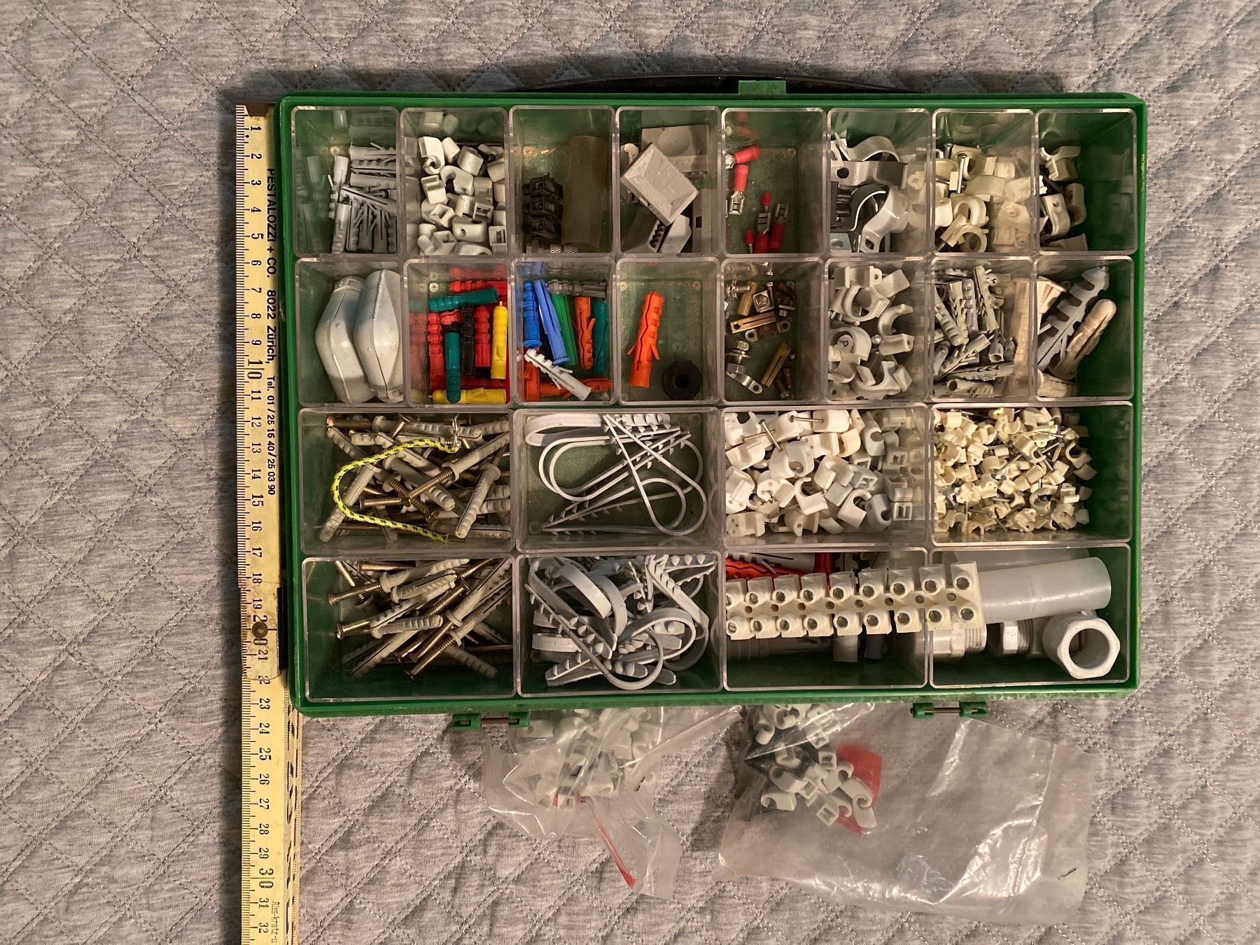 Elektronikbauteile: Dübel, elektro Zubehör – Gebraucht aus Bülach von Jackybabue 1
