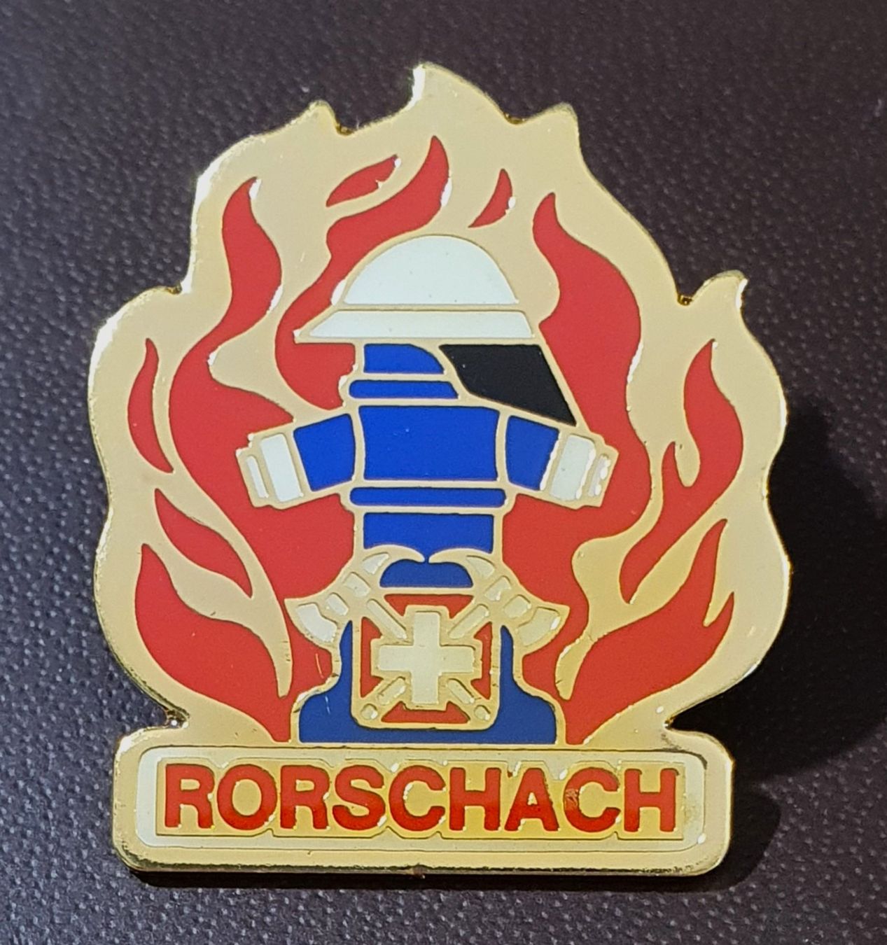 Plaketten & Abzeichen: R669 - Pin Feuerwehr Rorschach  Nr. 407 – Gebraucht aus Reinach BL von Boston-Verkauf