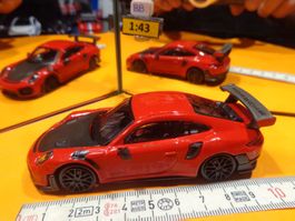 Porsche 911 GT2 RS  1:43 (mit Box) Bburago  > (BB)