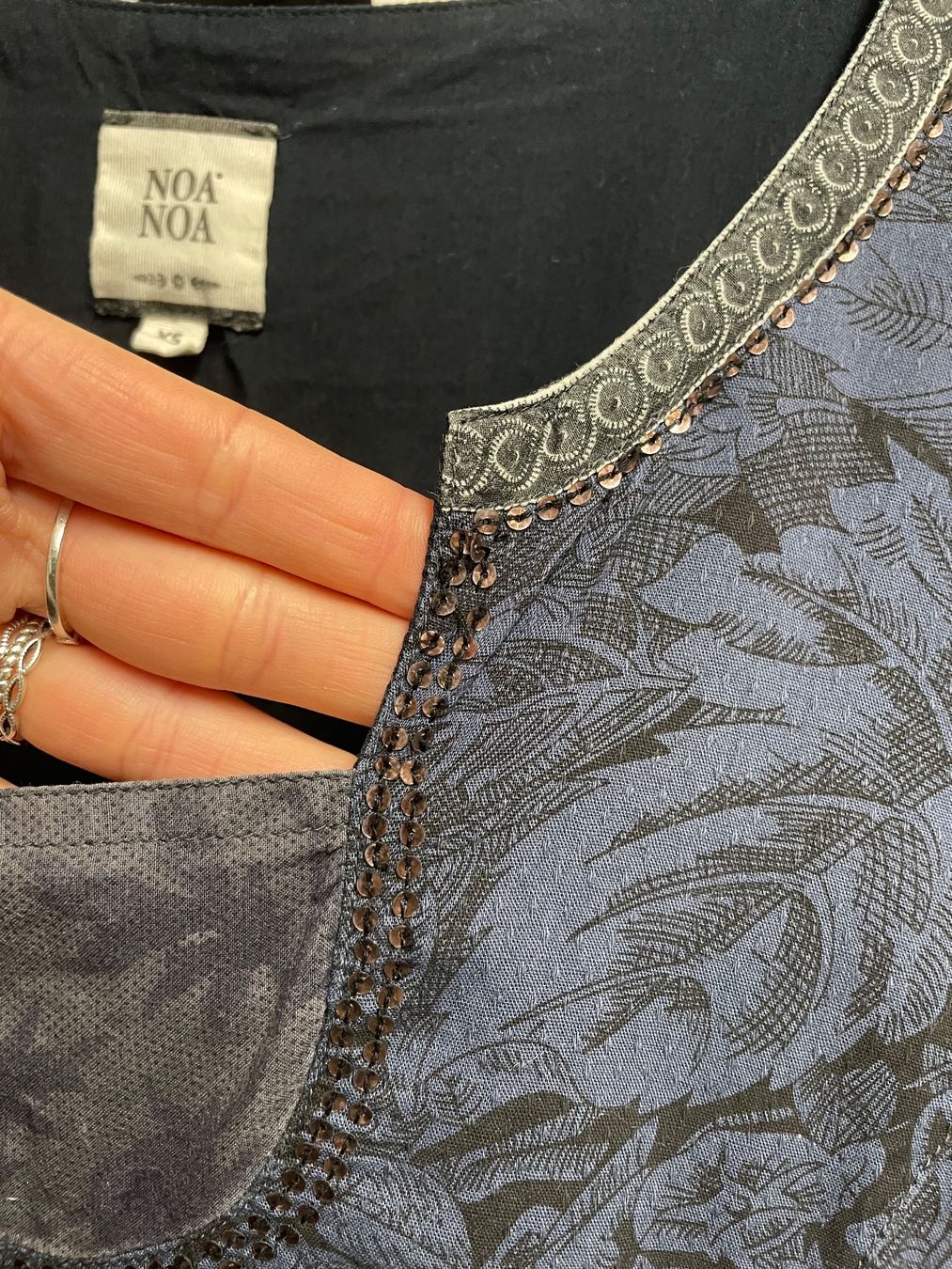 Vestiti: NOA NOA Kleid Gr. XS Baumwolle dunkelblau – Usato da Zürich venduto da MrsWollishofen 1